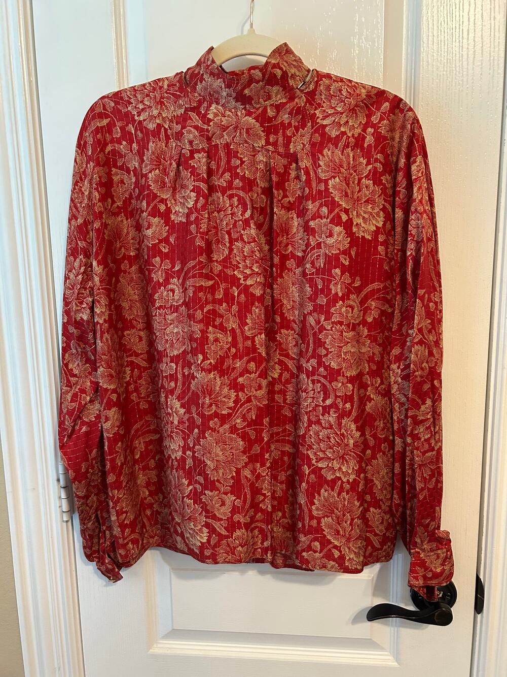 Geoffrey Beene Sz M Long Sleeve Red Printed Tie Neck Blouse